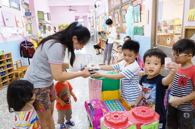 要正確地找錢給顧客喔！